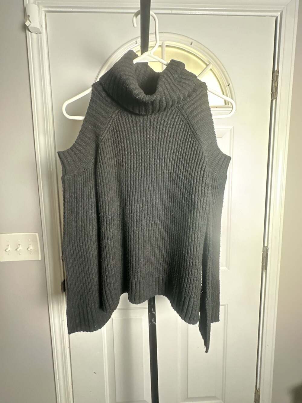 J.O.A. Los Angeles Ribbed Cold Shoulder Turtleneck Sweater#985